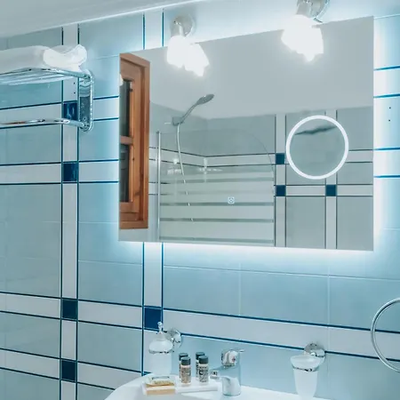 Krinides And Attics Apartment