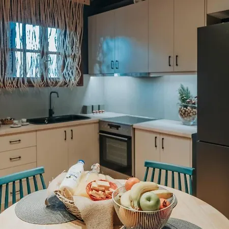 Krinides And Attics קלבריטה